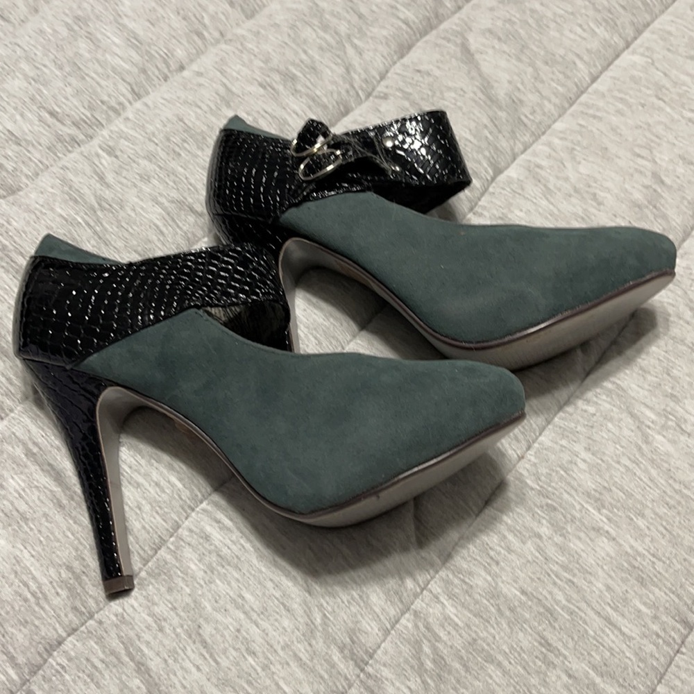 Shoes - Picture 3 of 4